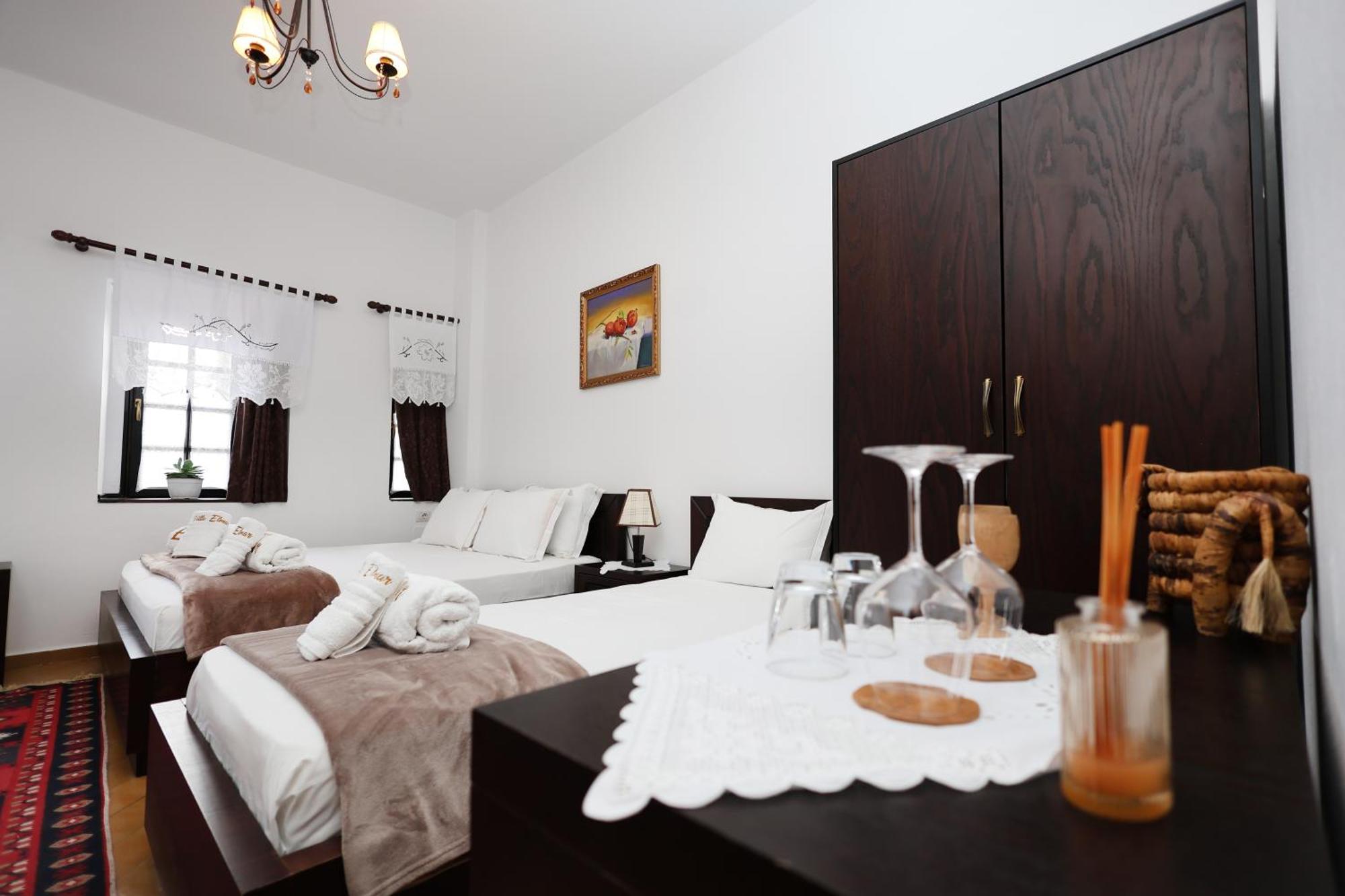 Villa Elmar Berat Exteriér fotografie
